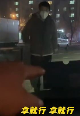 山东滨州一夫妻连续4天街头免费送药