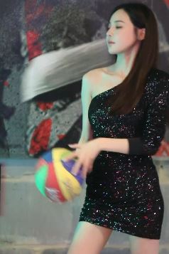 抖音最拽小姐姐「vkk」,不接受反驳。网友:这气质拿捏的死死的!