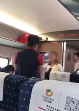 G521动车一女乘客拒查票与乘务员发生冲突