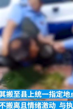 7旬卖菜老人占道经营拒不搬离与城管起冲突