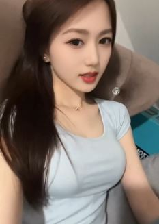 甜美小姐姐「健身小仔妹」化精致美妆分享日常好状态