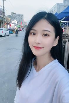 温柔又上进的小姐姐「小七」 网友:明明可以靠脸却偏要靠双手!