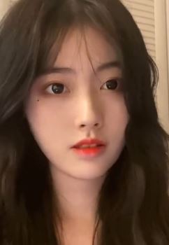 气质小姐姐「张妖怪」分享日常好状态,网友:向你发起了恋爱申请!