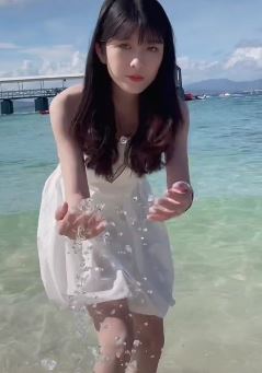 长相似周慧敏的网红小姐姐清清子 网友:玉女再现!