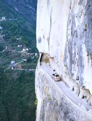 航拍兰英大峡谷，在这开车是种什么感觉呢？