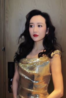 演员王鸥挑战全网热玩的对视变装，明星变装天花板！