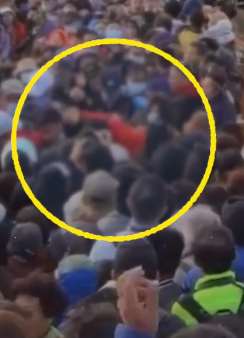 张掖七彩丹霞景区游客因拥挤打架