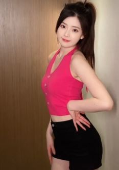 网红车模「春晓」纯欲穿搭居家秀身材 网友：好看甜美，时尚酷炫。