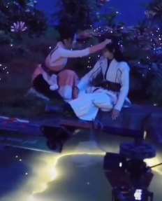 电视剧《斗罗大陆》花絮，肖战、吴宣仪开心互动