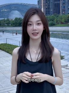 网红车模张芮尔搞笑：我英语学的好，不信你来考考我