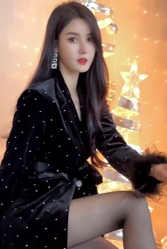 杭州小姐姐「金灿希」穿黑S秀美腿 网友:确实没法不爱