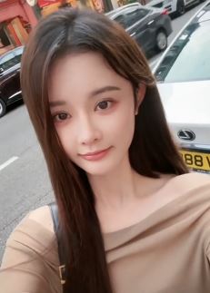 漂亮女主播「昀儿」分享新加坡街头随拍 网友:青春靓丽的风景