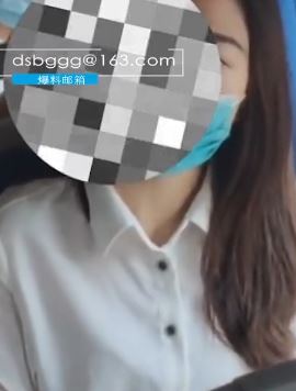南京一女子用包占座被乘客群体指责