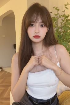 上海小姐姐「百莉甜」清凉穿搭跳甜甜的手势舞