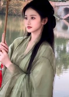 漂亮女主播「小宁」古装造型分享河边随拍 网友:好气质的女生
