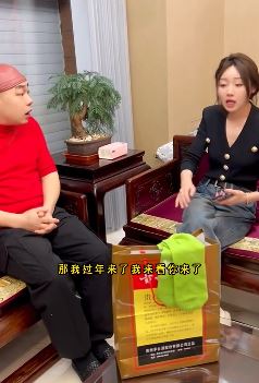 搞笑:嘉鹅带一双绿袜子到程野家拜年,到饭点傻眼了!