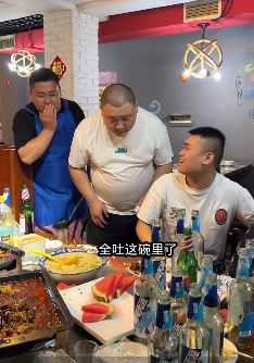 于家村长搞笑段子:能不能早点说,这样的客人太欠削了!