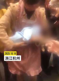 杭州一新生儿被弃厕所杂物间，脐带还未剪断！