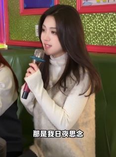 网红歌手金钰晨深情翻唱歌曲《老男孩》，温柔的歌声好听又治愈！