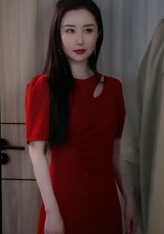 演员舒畅挑战对视变装 一秒学姐变御姐