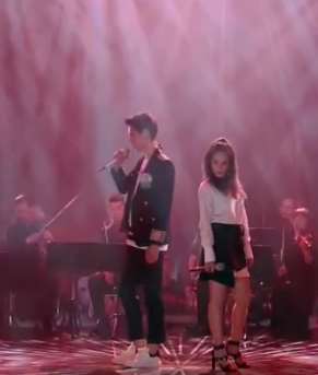 萧亚轩、阿云嘎现场合唱《最熟悉的陌生人》