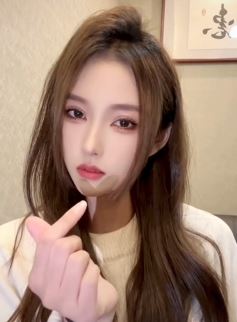 精致小姐姐「Daisy27」居家跳手势舞,迷人的眼神让人丢魂!