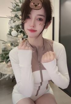 性感女主播「甜猫77」穿瑜伽裤居家跳手势舞 网友:美艳动人