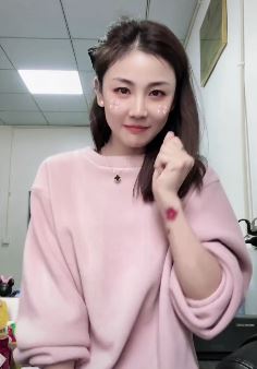 看一眼就爱上的那种女孩，你有没有心动的感觉呢？