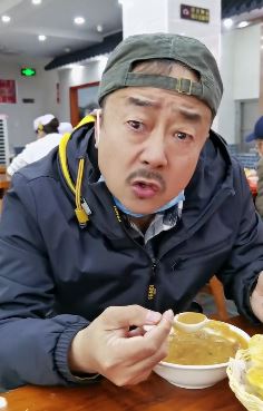 演员张立搞笑：啥时候发现自己很帅的？在广东打工时，人家都叫我靓仔！