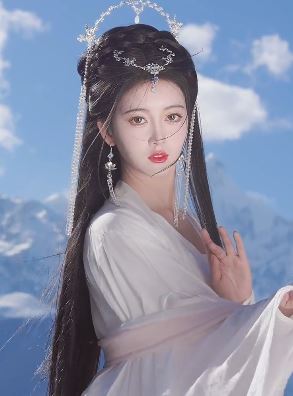 小姐姐「樱桃不甜」古装打扮如仙女下凡  网友:就像神话中的雪女