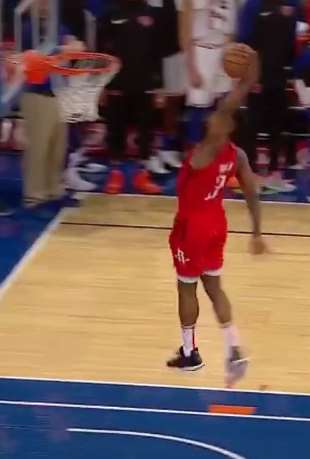 哈登61分贡献准绝杀，追平科比神迹！