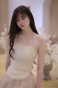 小姐姐「妹妹」长相简直是年轻版周慧敏 网友:这腿,看着比我命还长!