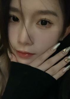 迷人小姐姐「萧萧不吃辣」分享近距离自拍,颜值太抗打了!