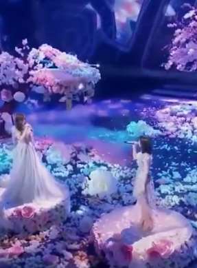 张靓颖与邓紫棋联袂演唱《雨蝶》，你觉得两位女神谁唱的好听呢？