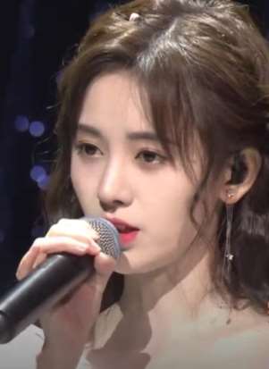 鞠婧祎现场版《叹云兮》，深情演唱值得一听！