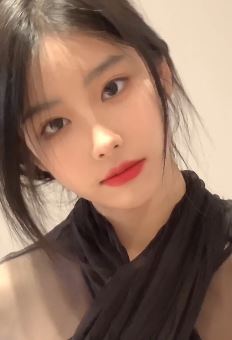 好看小姐姐「偶爾摘星」分享无眼影红唇妆 网友:老婆就按这种标准来找