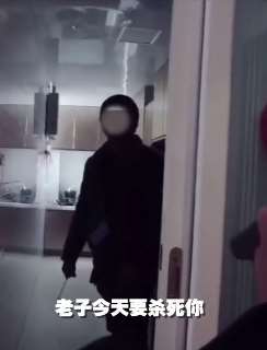 男子持刀威胁前妻，民警霸气怒斥！