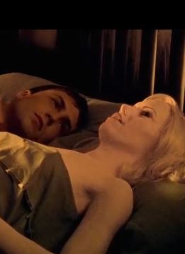 电影《爱的对象》解说：单身男10万元定制娃娃，竟然玩到丧命！