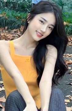 网红小姐姐「潘敏」分享冬日户外vlog,这穿搭怎么感觉像过夏天!