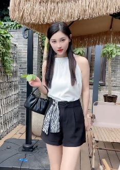 美女主播「陈欣瑶」小姐姐搞笑:下班回家喂蚊子!网友:蚊子不咬美女的!