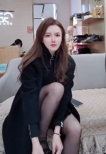 性感美女「辣MOMO」:拍抖音只为炫耀美貌和身材 网友: