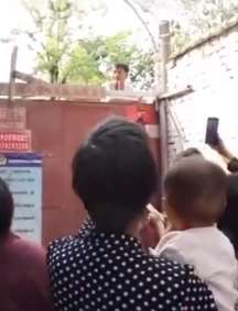 大衣哥的新烦恼：借脸赚钱！