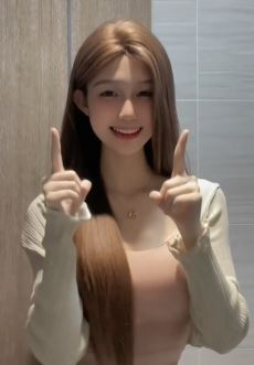 极品甜妹「小羔bb」露腰穿搭居家跳手势舞,笑起来太治愈了!