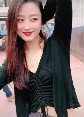 车模黄会赢笑起来真美 这样的小姐姐是不是很讨人喜欢！