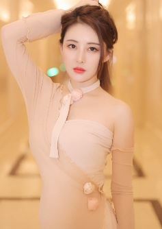 她是那种看一眼就会爱上的气质美女 网友:这才是女神该有的样子!