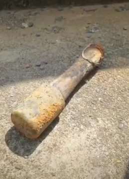 男子钓鱼钓出手榴弹