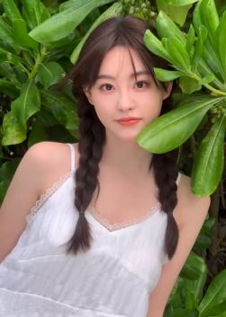 祝绪丹麻花辫初恋感拉满 网友:美的无与伦比