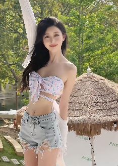 气质小姐姐「夏杬」清凉穿搭享受户外美好时光 配文:风吹又日晒,自由又自在!