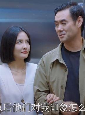 陈翔六点半:润土带女友坐电梯,因乱认熟人导致隐私曝光!