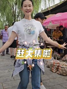 歌手于文华分享赶大集购物vlog 网友：最接地气的艺术家